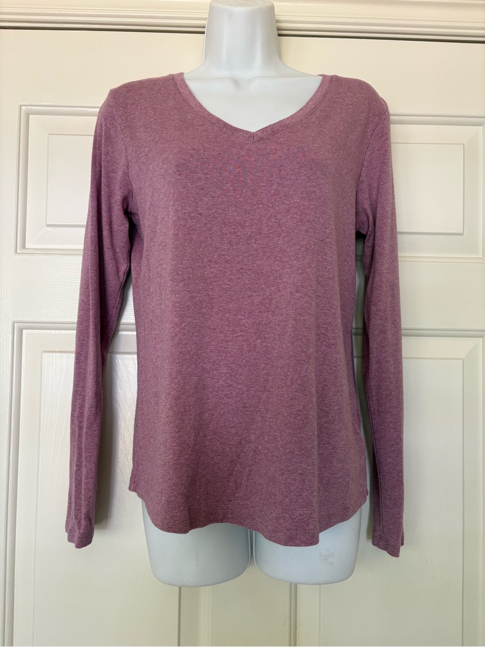 Eddie Bauer Women's Long-Sleeve V-Neck Top - Lilac, Size Medium